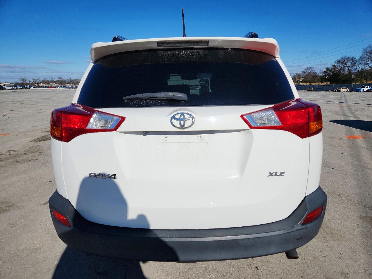2015 TOYOTA RAV4 XLE photo 6