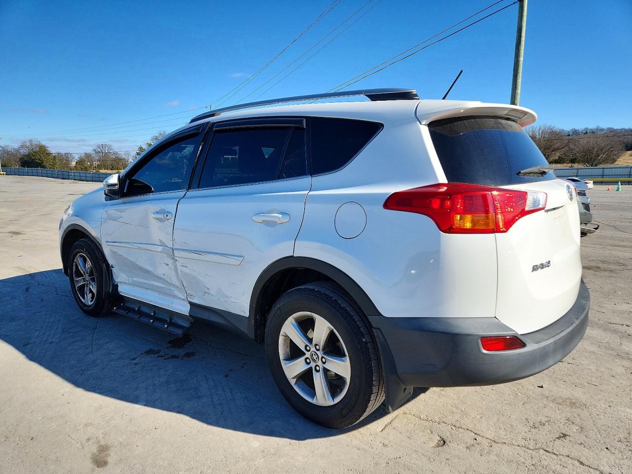 2015 TOYOTA RAV4 XLE photo 2