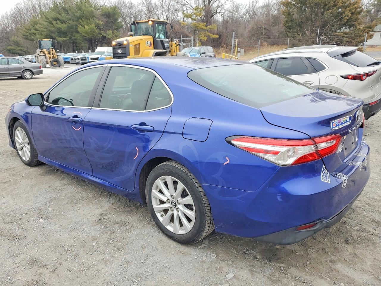 2018 TOYOTA CAMRY L photo 2