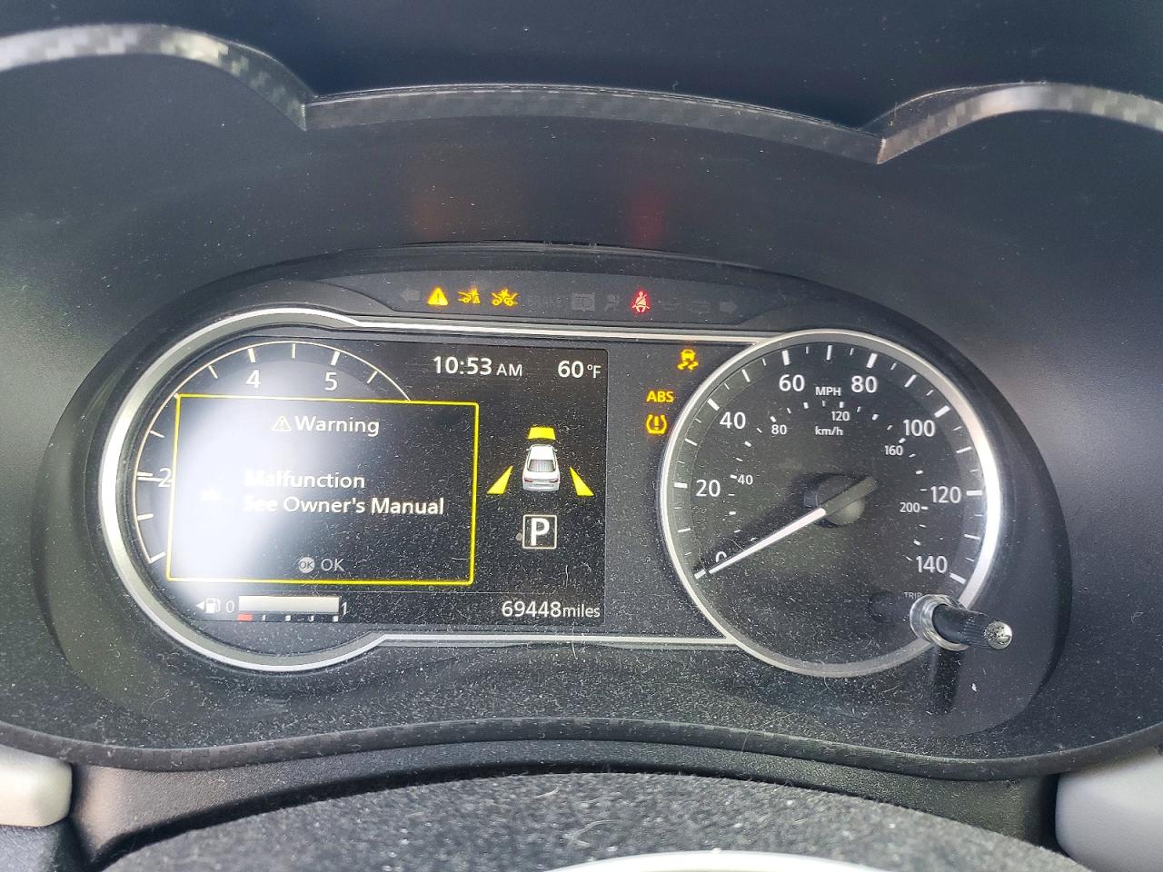 2020 NISSAN VERSA SV photo 9