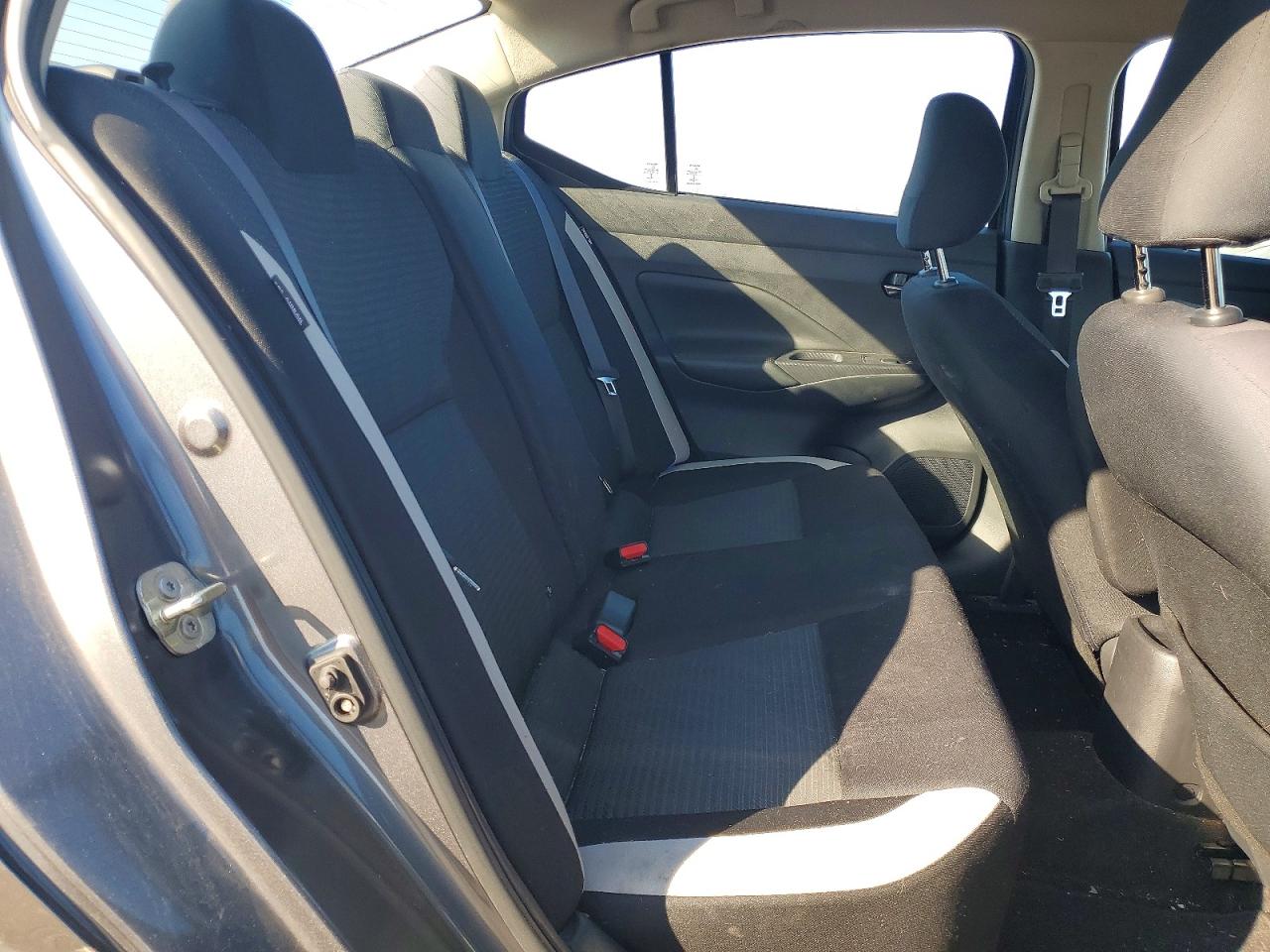 2020 NISSAN VERSA SV photo 10