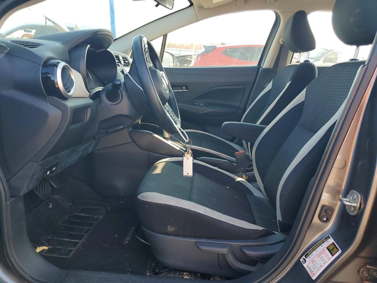 2020 NISSAN VERSA SV photo 7