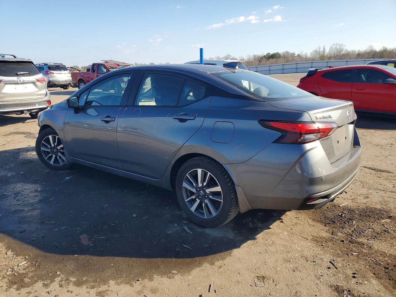 2020 NISSAN VERSA SV photo 2