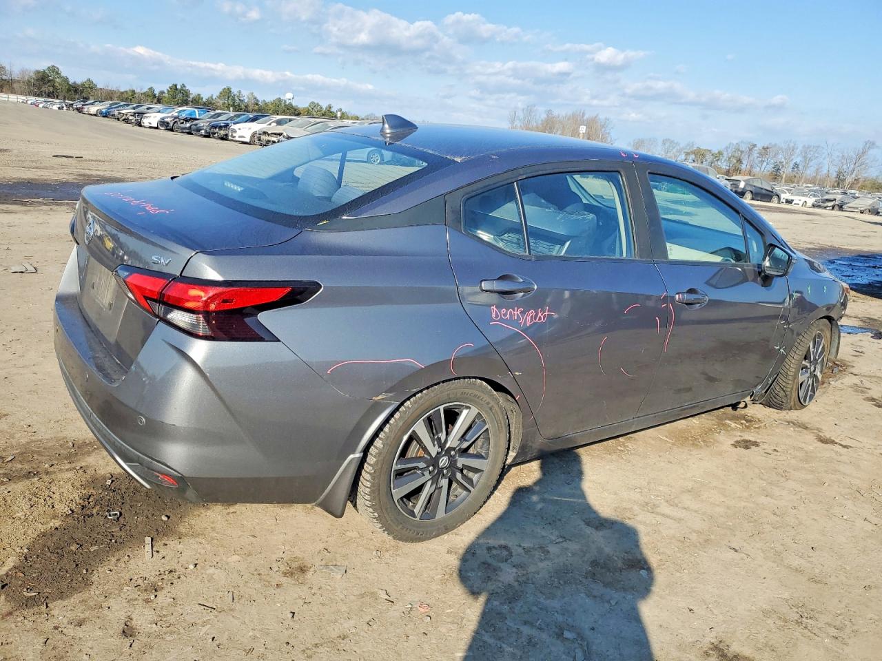 2020 NISSAN VERSA SV photo 3