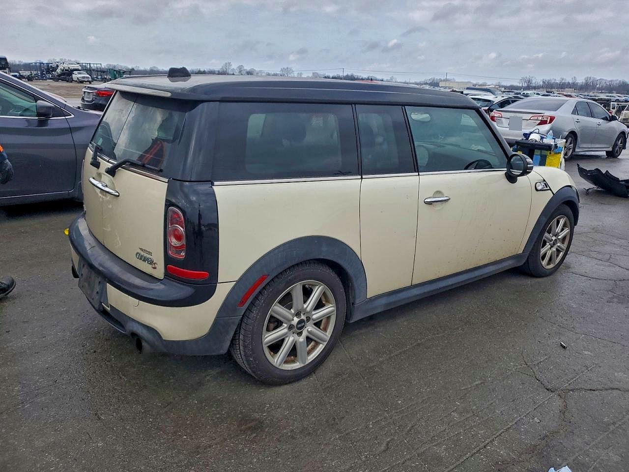 2011 MINI COOPER S CLUBMAN photo 3