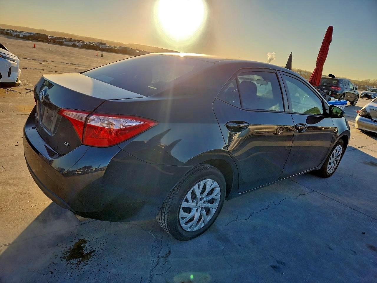 2018 TOYOTA COROLLA L photo 3