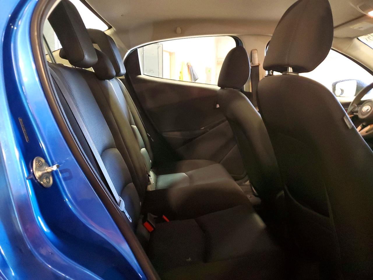 2019 TOYOTA YARIS L photo 10
