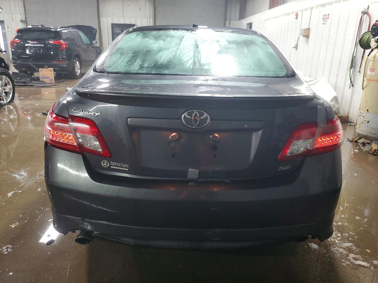 2010 TOYOTA CAMRY BASE photo 6