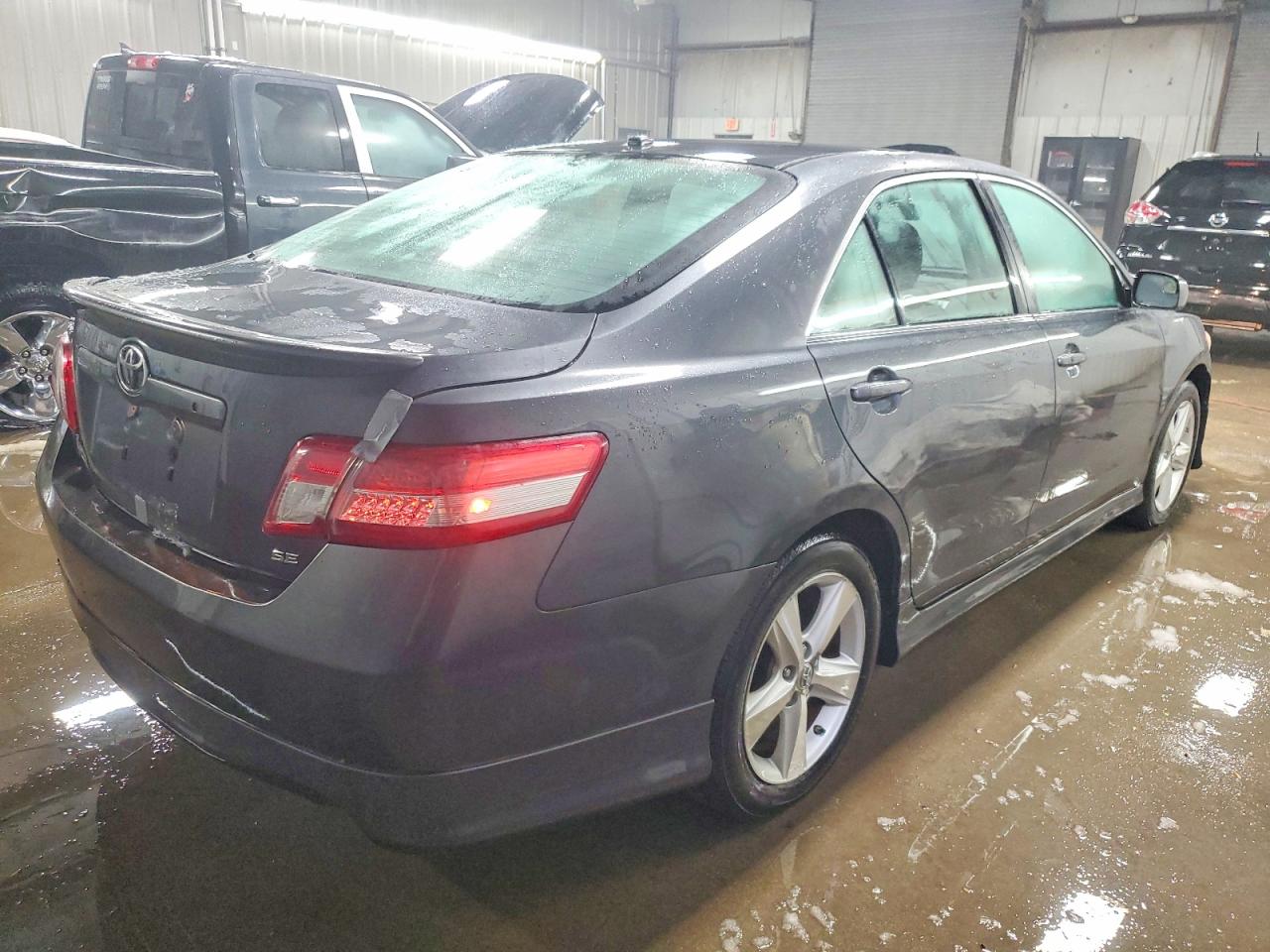 2010 TOYOTA CAMRY BASE photo 3
