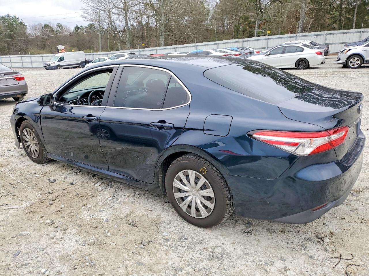2018 TOYOTA CAMRY L photo 2