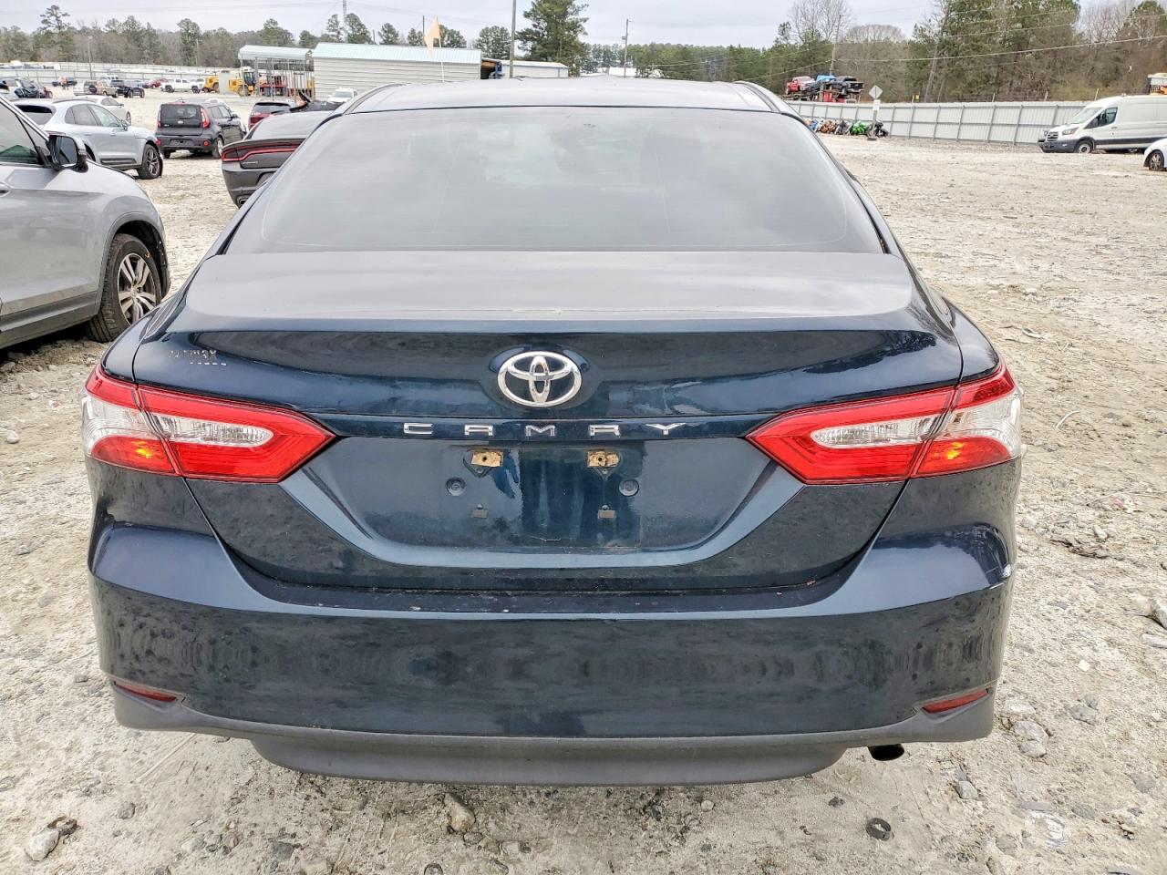 2018 TOYOTA CAMRY L photo 6
