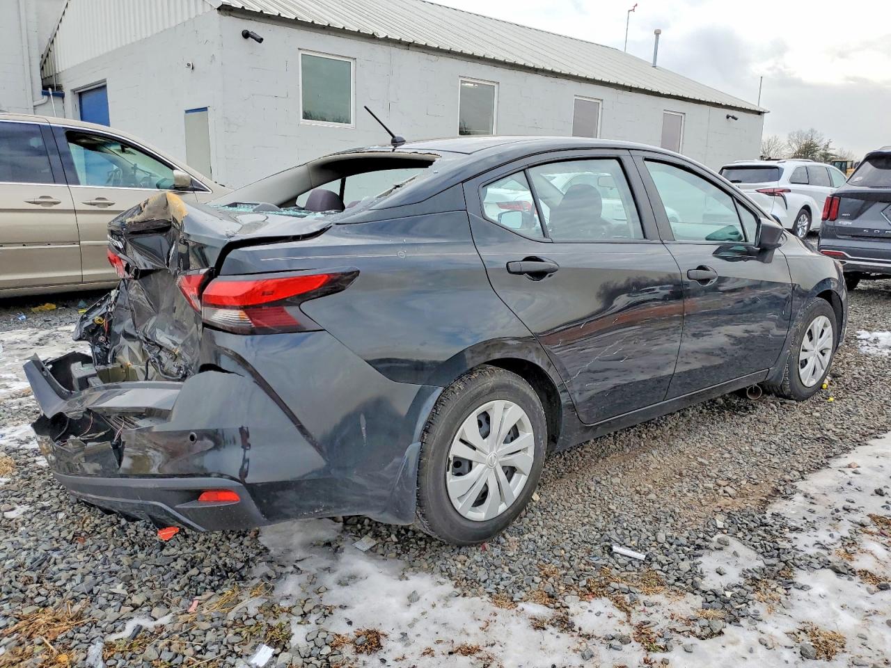 2021 NISSAN VERSA S photo 3