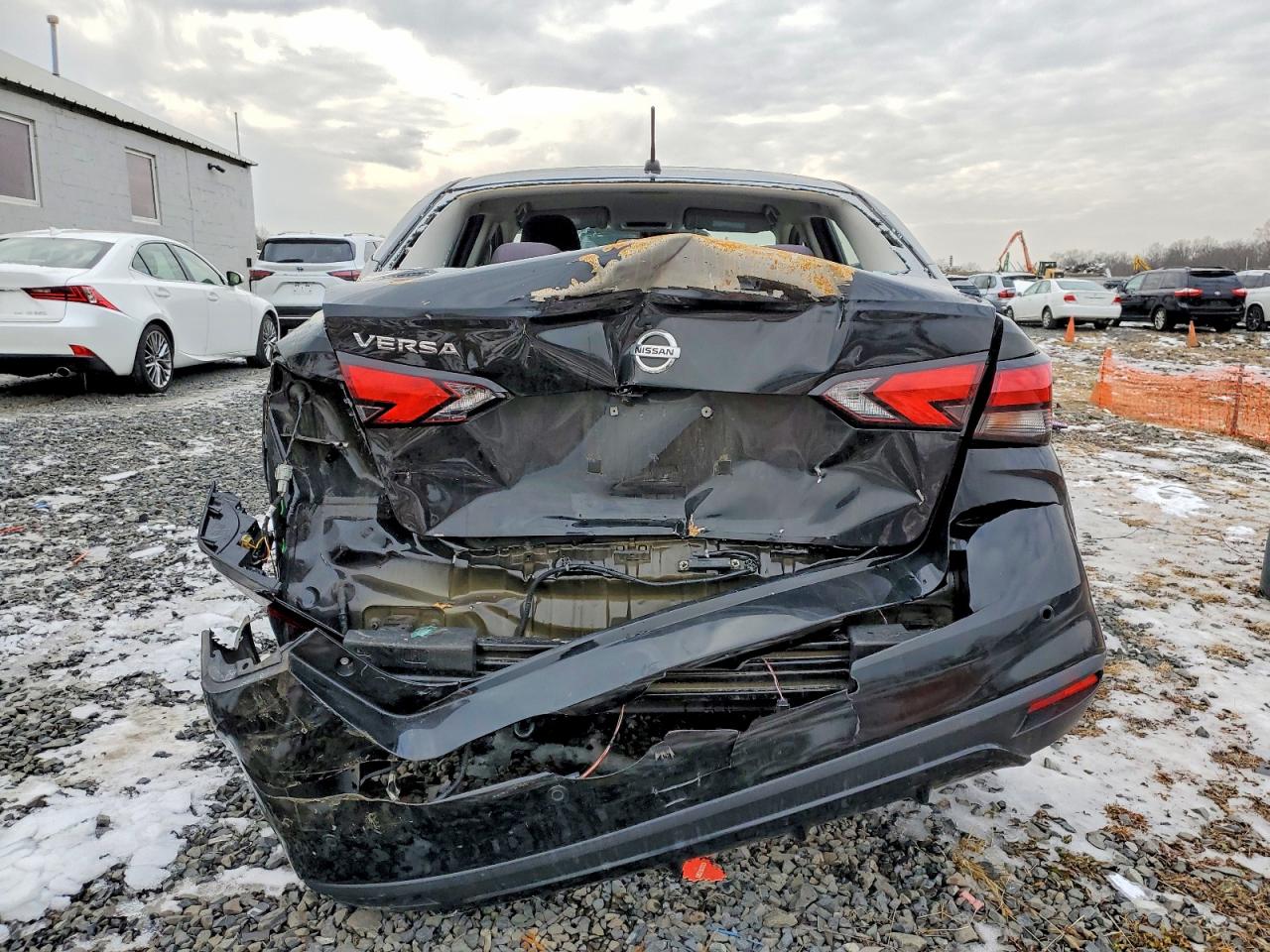 2021 NISSAN VERSA S photo 6
