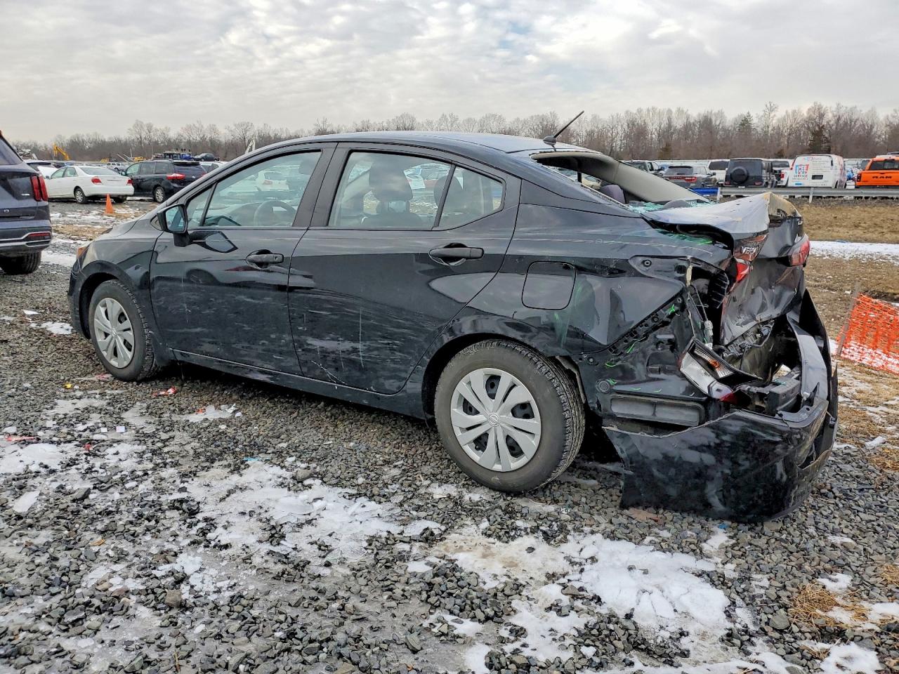 2021 NISSAN VERSA S photo 2