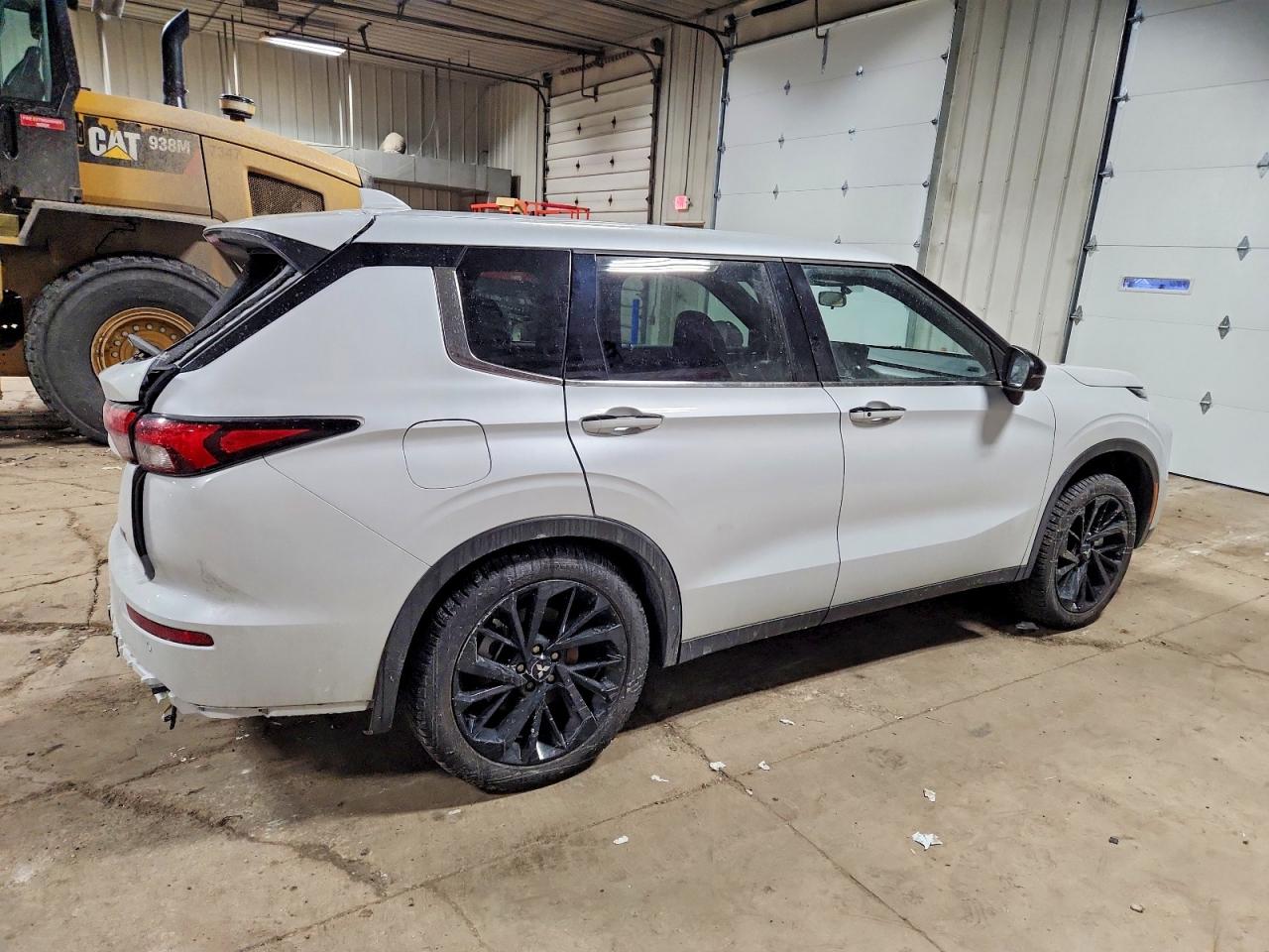 2024 MITSUBISHI OUTLANDER SE photo 3
