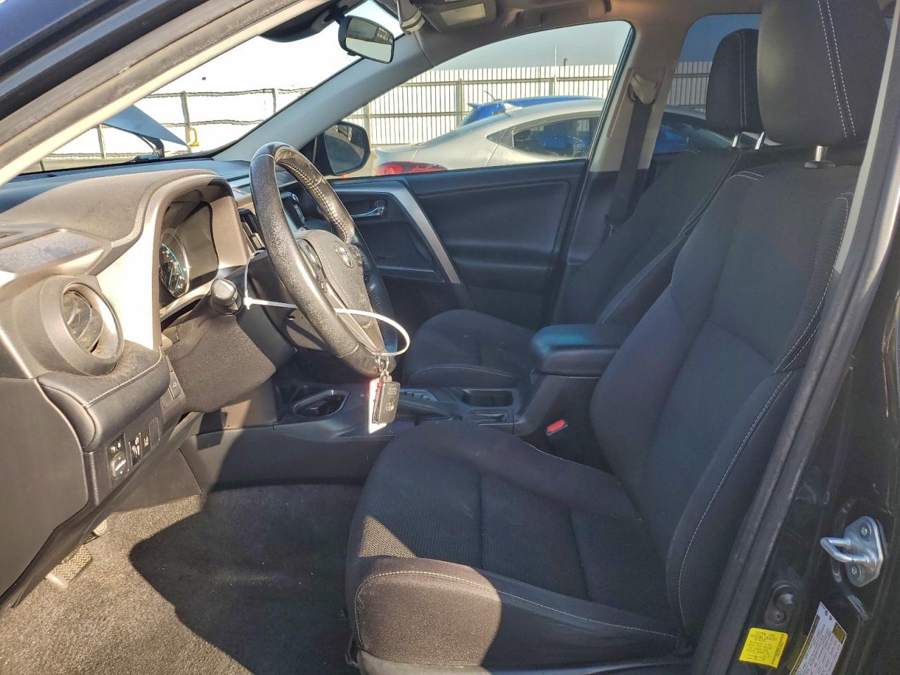 2018 TOYOTA RAV4 HV LE photo 7