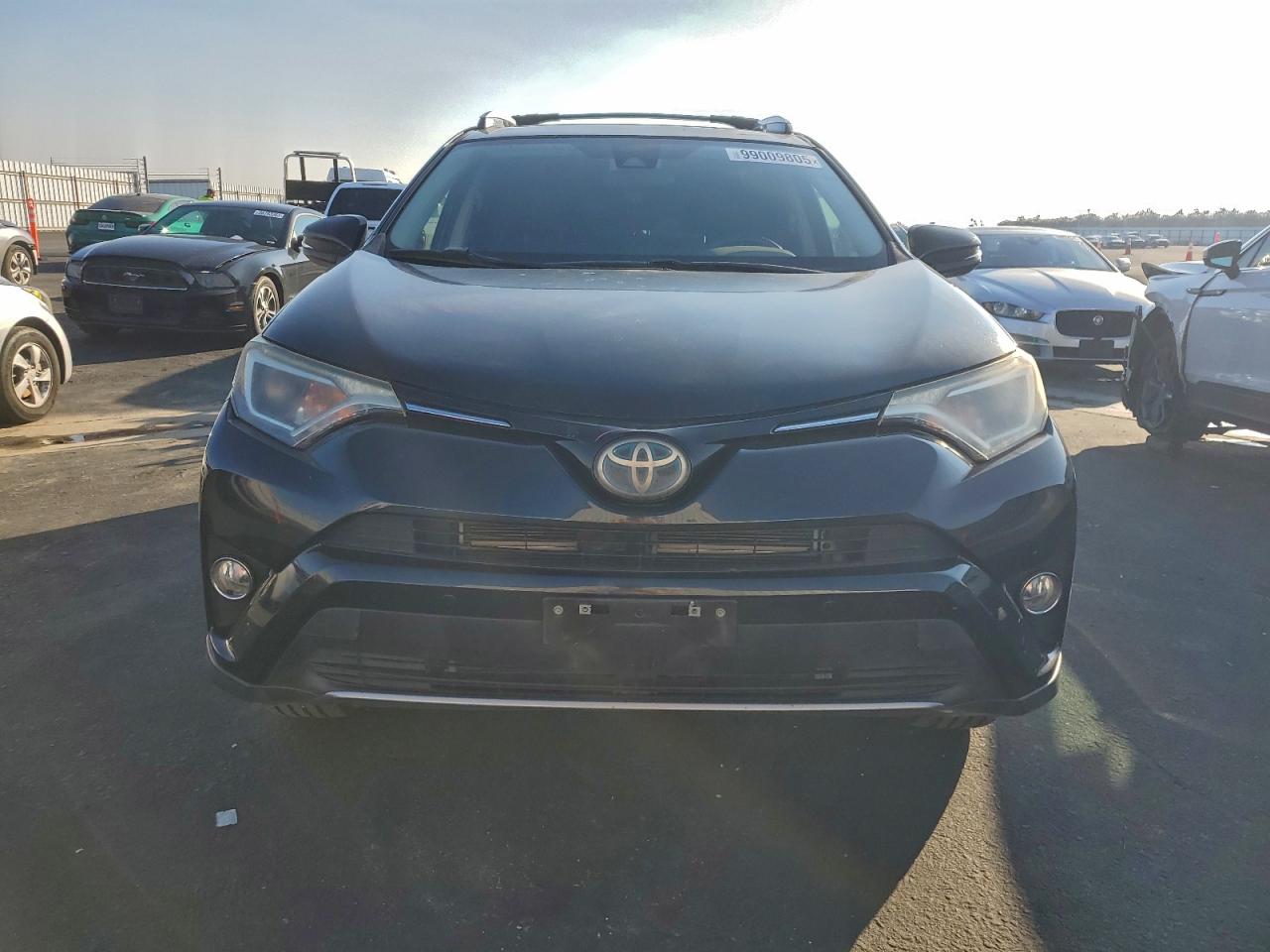 2018 TOYOTA RAV4 HV LE photo 5