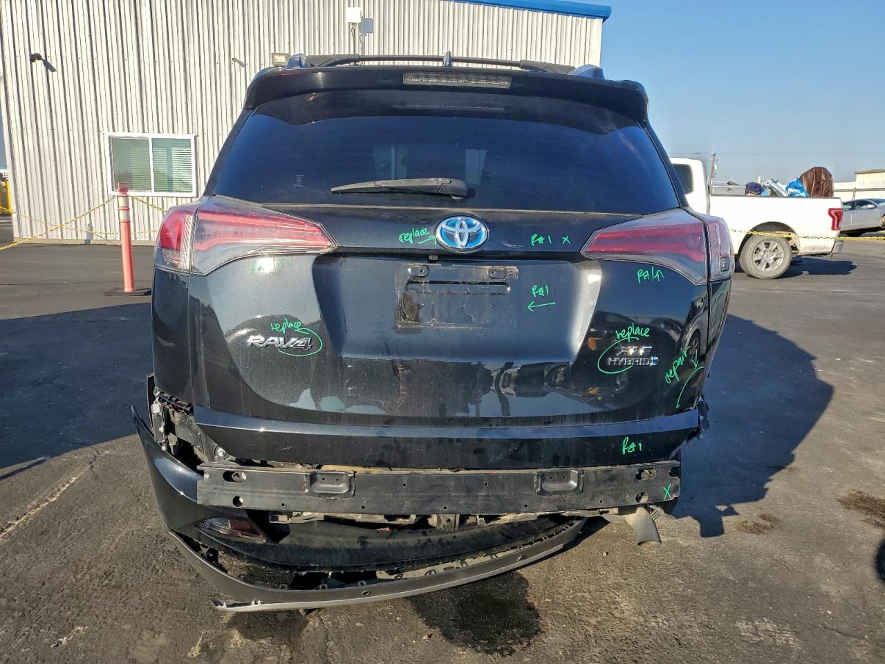 2018 TOYOTA RAV4 HV LE photo 6