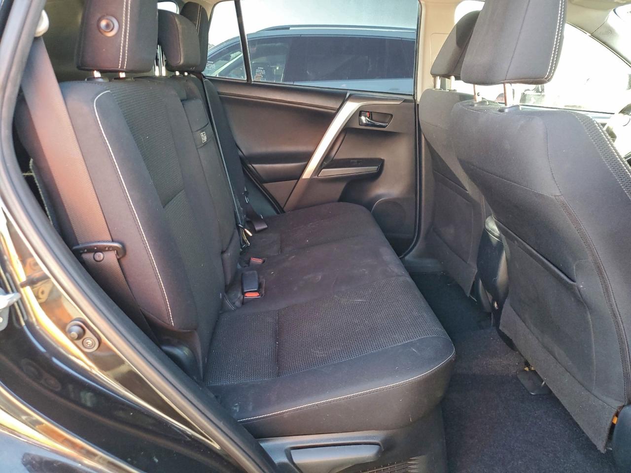 2018 TOYOTA RAV4 HV LE photo 11
