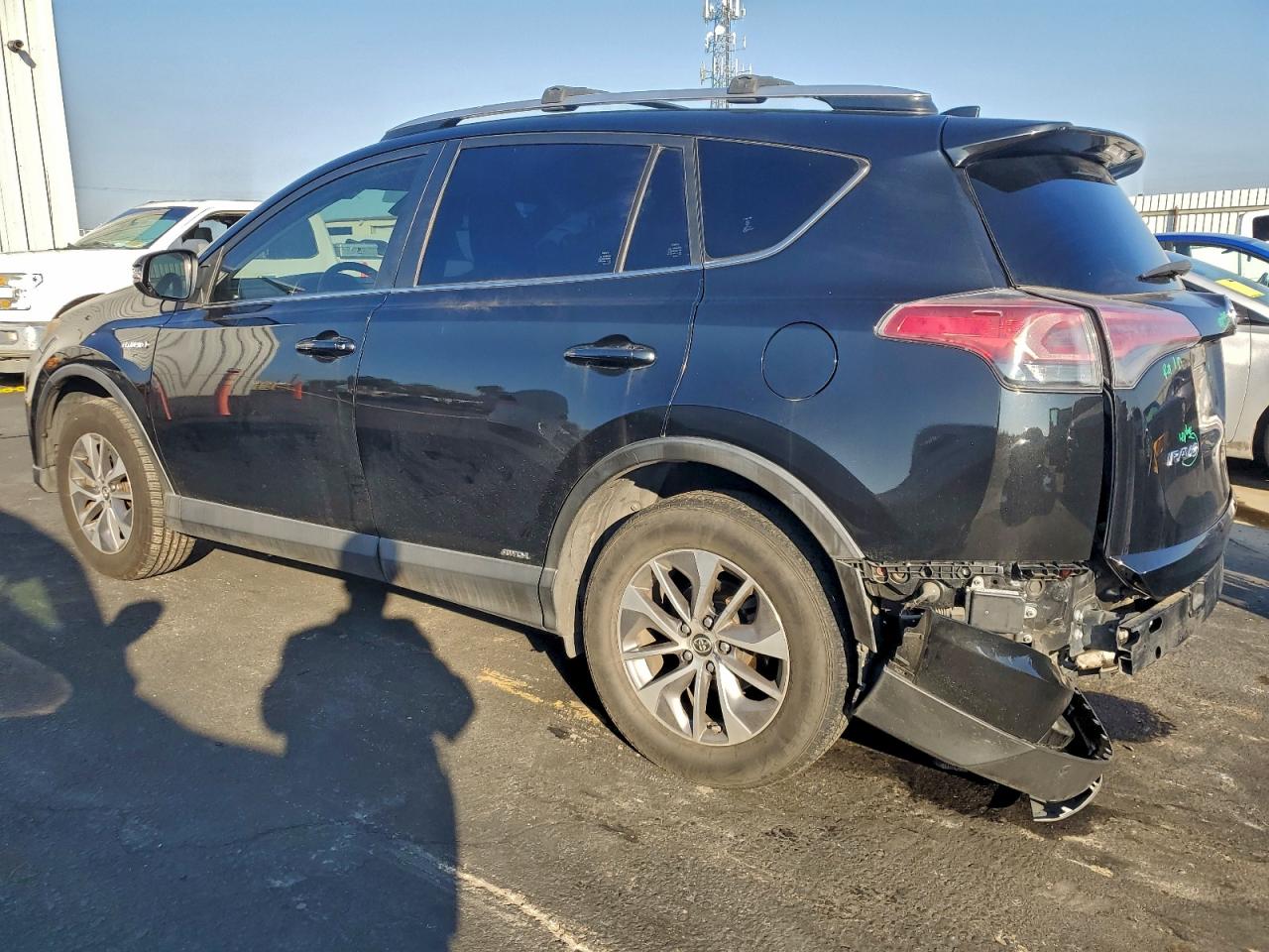 2018 TOYOTA RAV4 HV LE photo 2