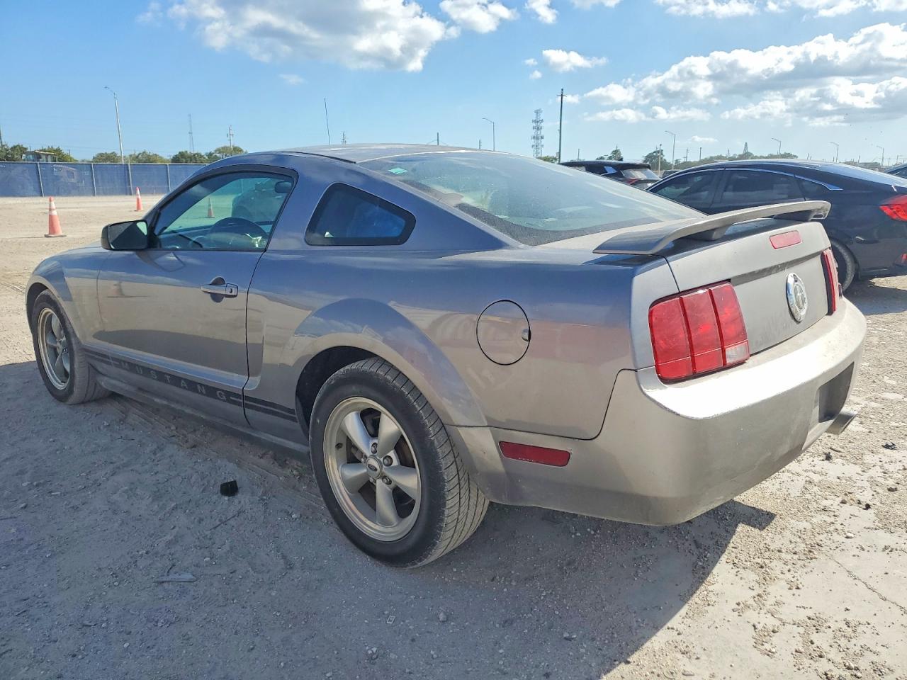 2006 FORD MUSTANG photo 2