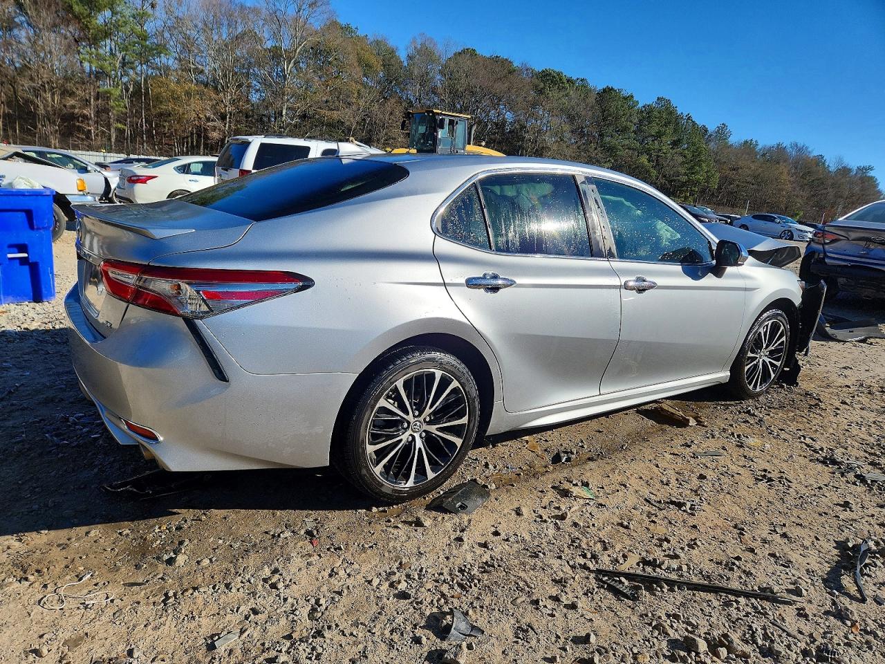 2018 TOYOTA CAMRY L photo 3