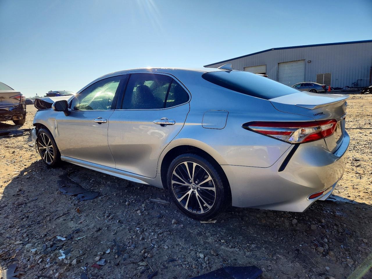 2018 TOYOTA CAMRY L photo 2