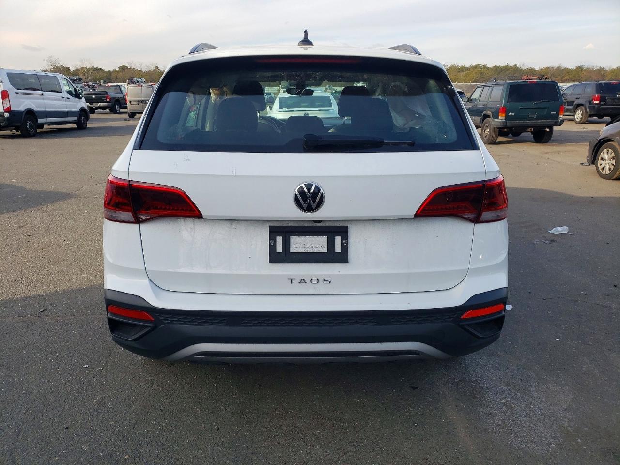 2024 VOLKSWAGEN TAOS S photo 6