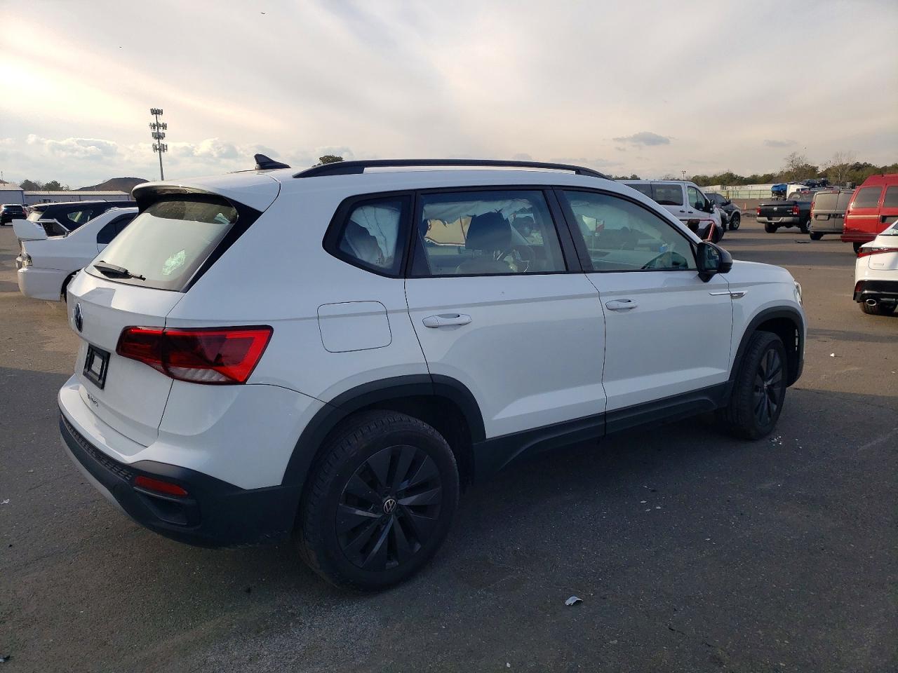 2024 VOLKSWAGEN TAOS S photo 3