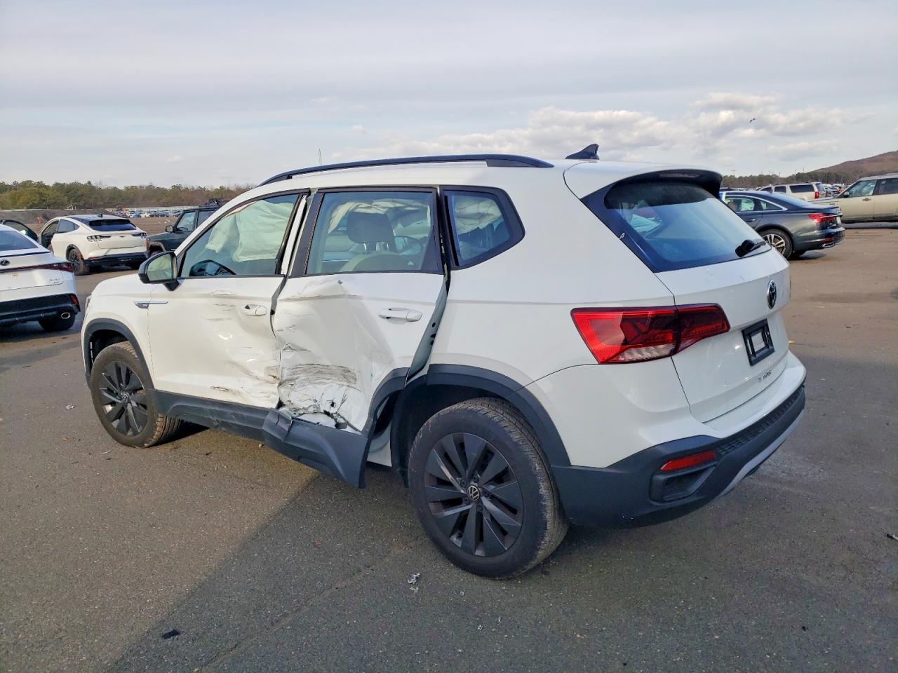 2024 VOLKSWAGEN TAOS S photo 2