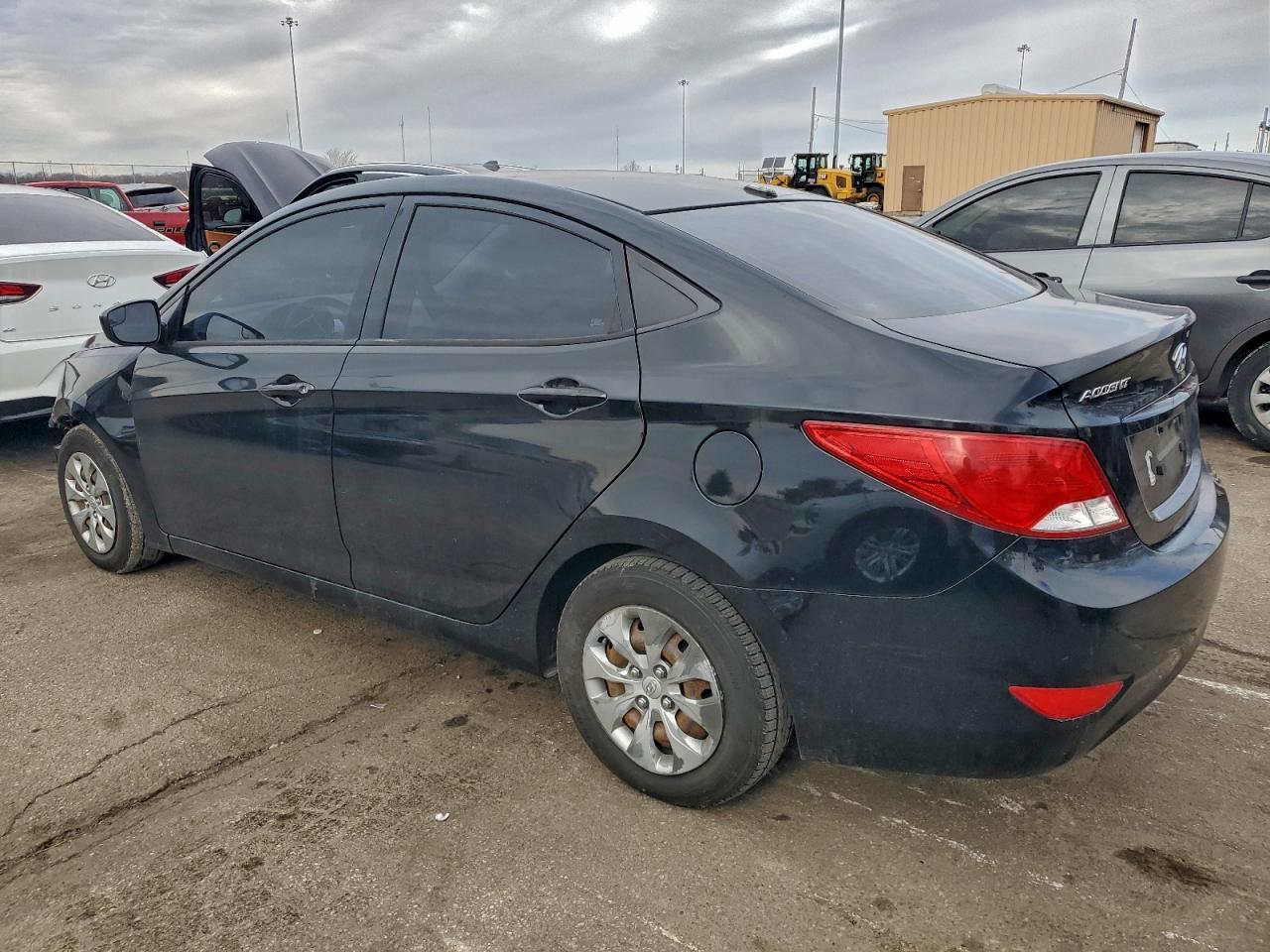 2016 HYUNDAI ACCENT SE photo 2