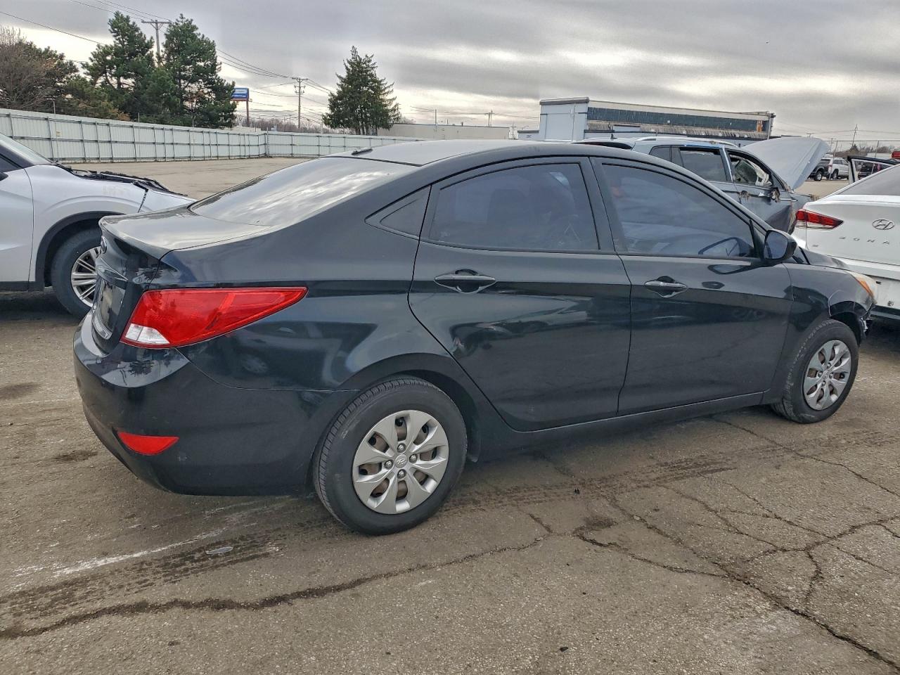 2016 HYUNDAI ACCENT SE photo 3