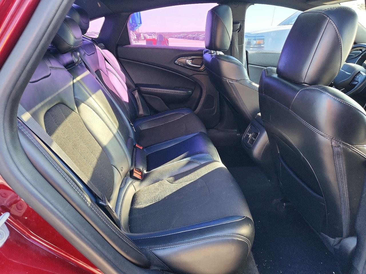 2016 CHRYSLER 200 S photo 10