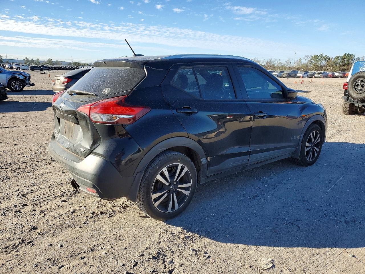2018 NISSAN KICKS S photo 3