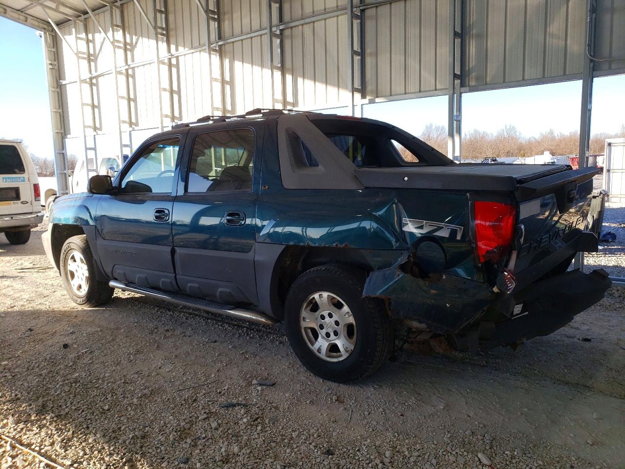 2005 CHEVROLET AVALANCHE K1500 photo 2