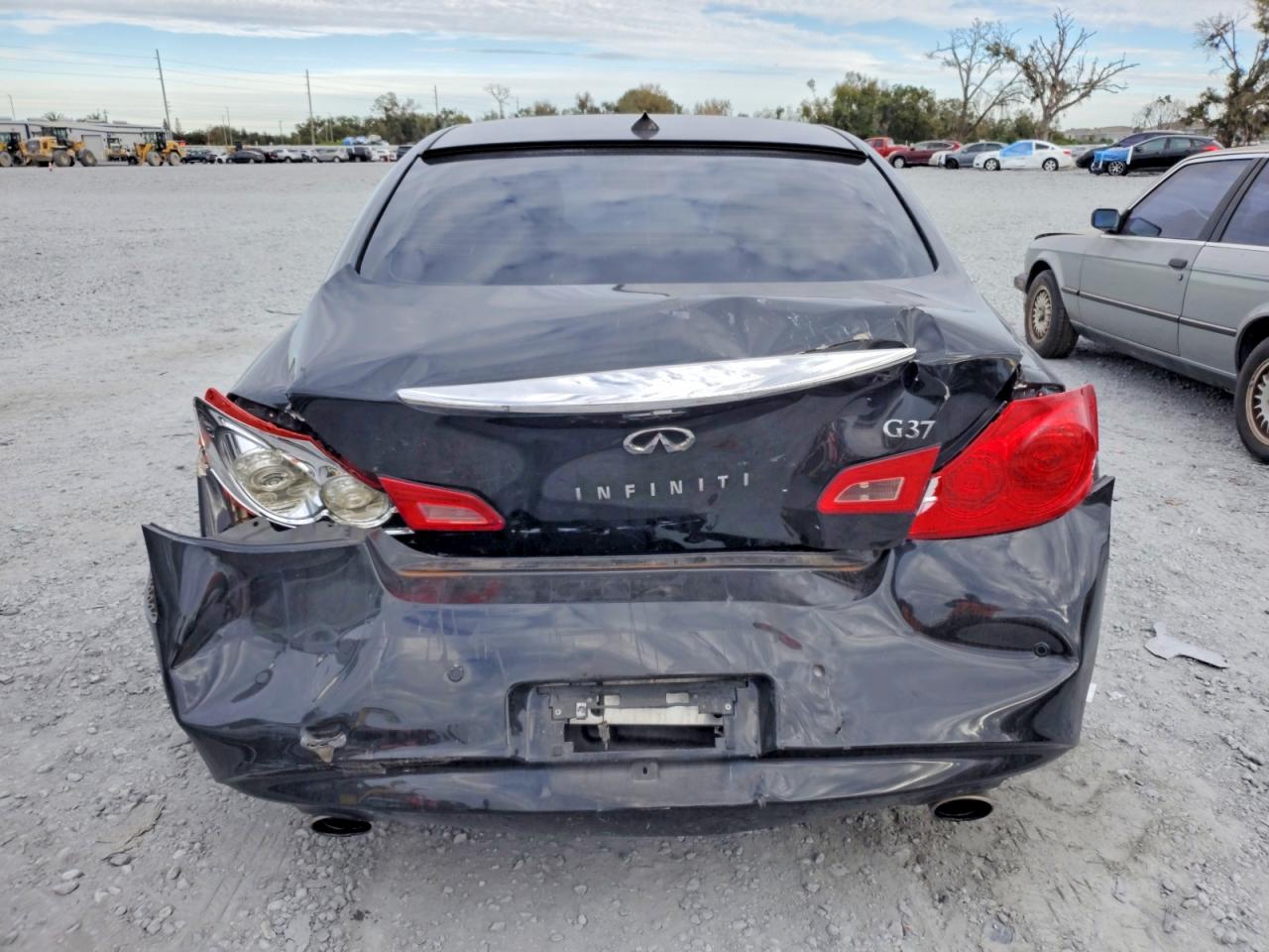 2013 INFINITI G37 BASE photo 6