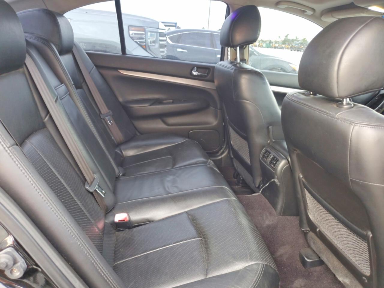 2013 INFINITI G37 BASE photo 10