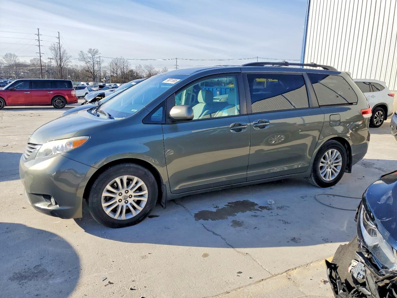 2014 TOYOTA SIENNA
