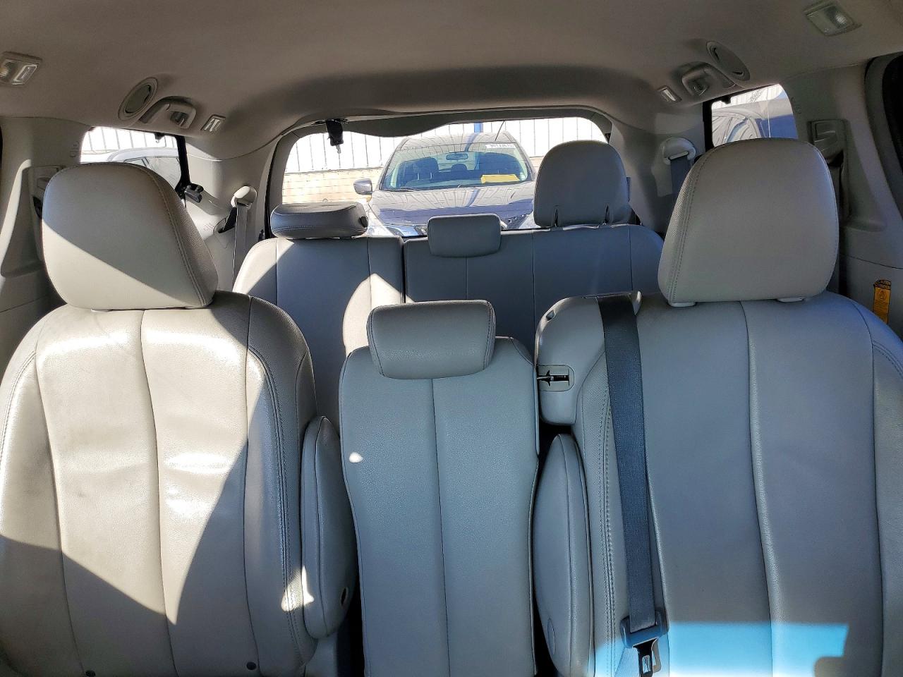 2014 TOYOTA SIENNA XLE photo 19