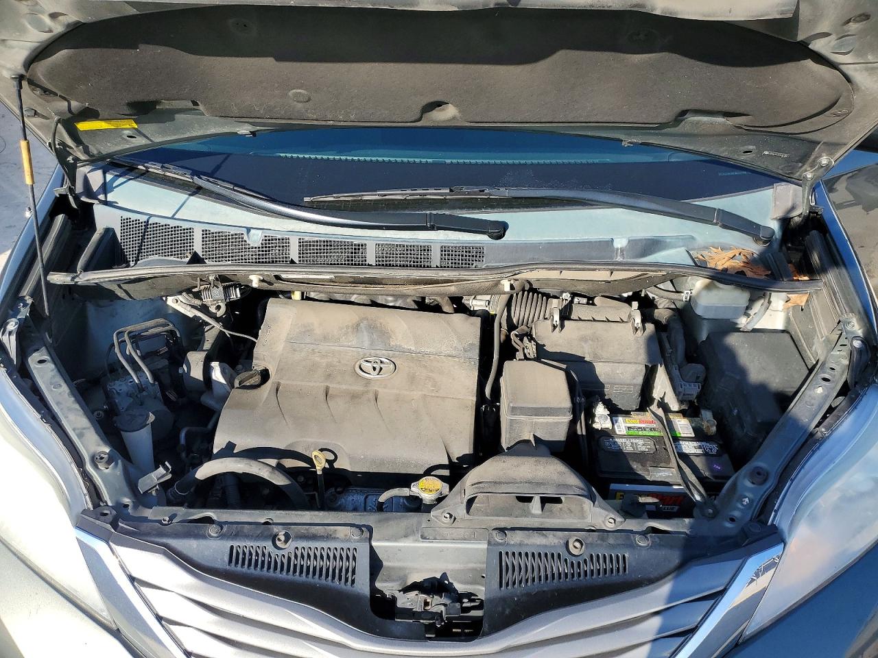 2014 TOYOTA SIENNA XLE photo 23