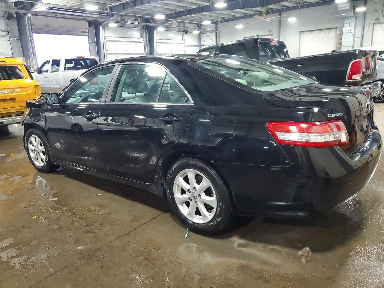 2011 TOYOTA CAMRY BASE photo 2