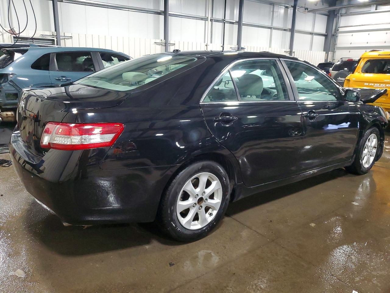 2011 TOYOTA CAMRY BASE photo 3