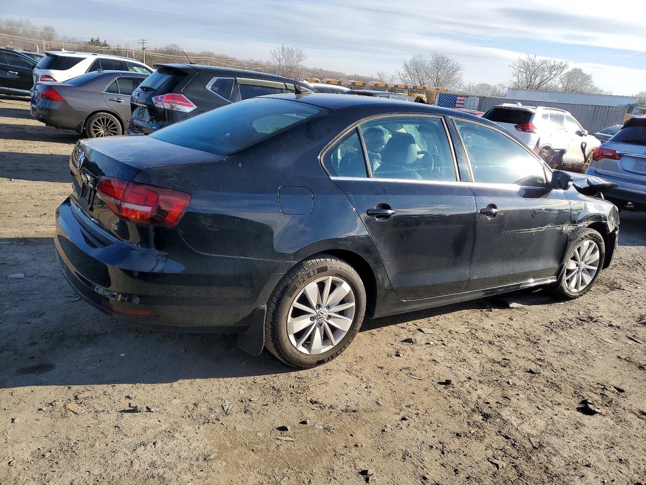 2016 VOLKSWAGEN JETTA SE photo 3