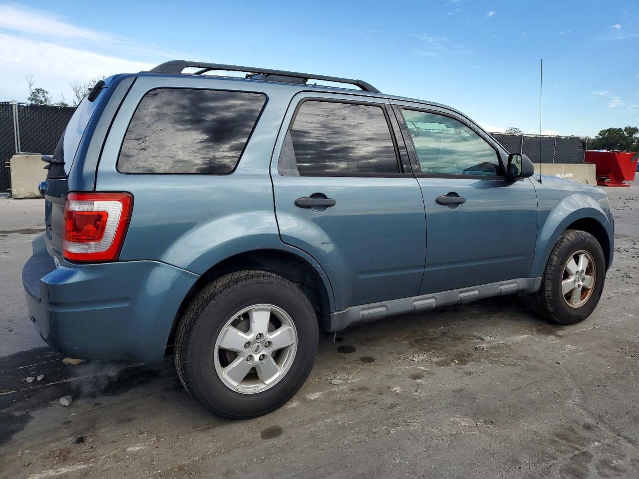 2012 FORD ESCAPE XLT photo 3