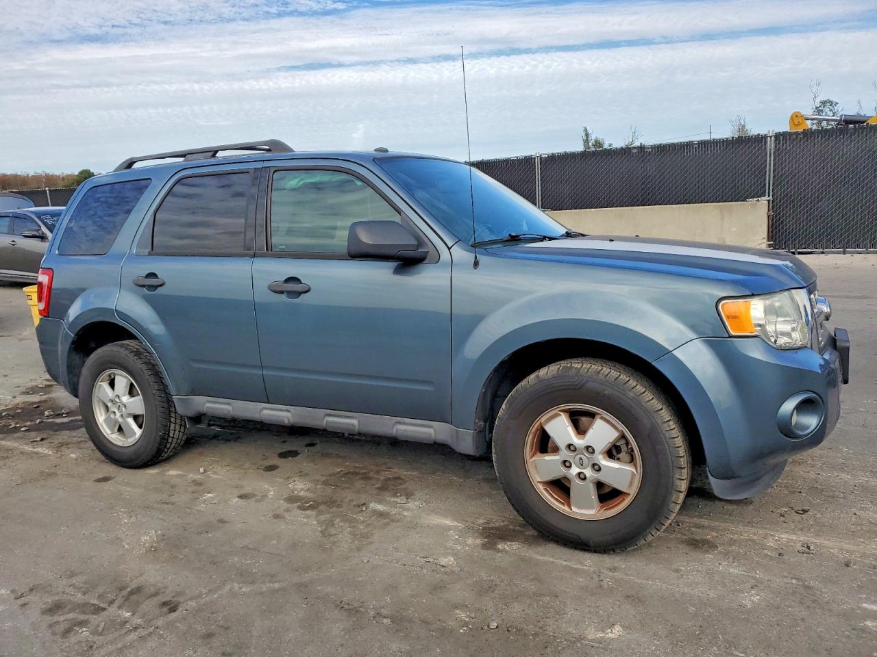 2012 FORD ESCAPE XLT photo 4