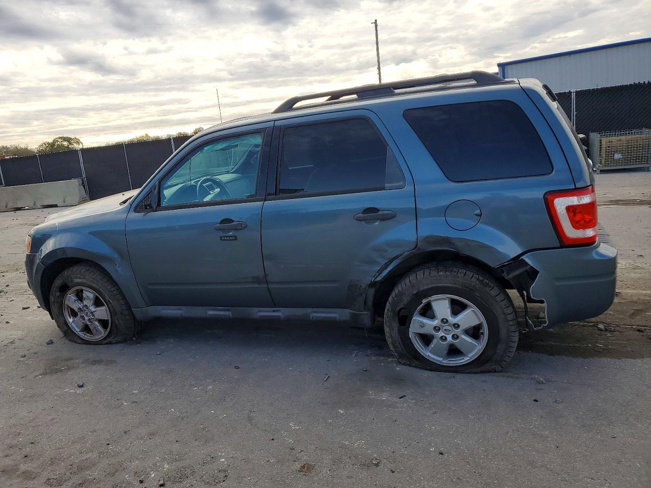 2012 FORD ESCAPE XLT photo 2