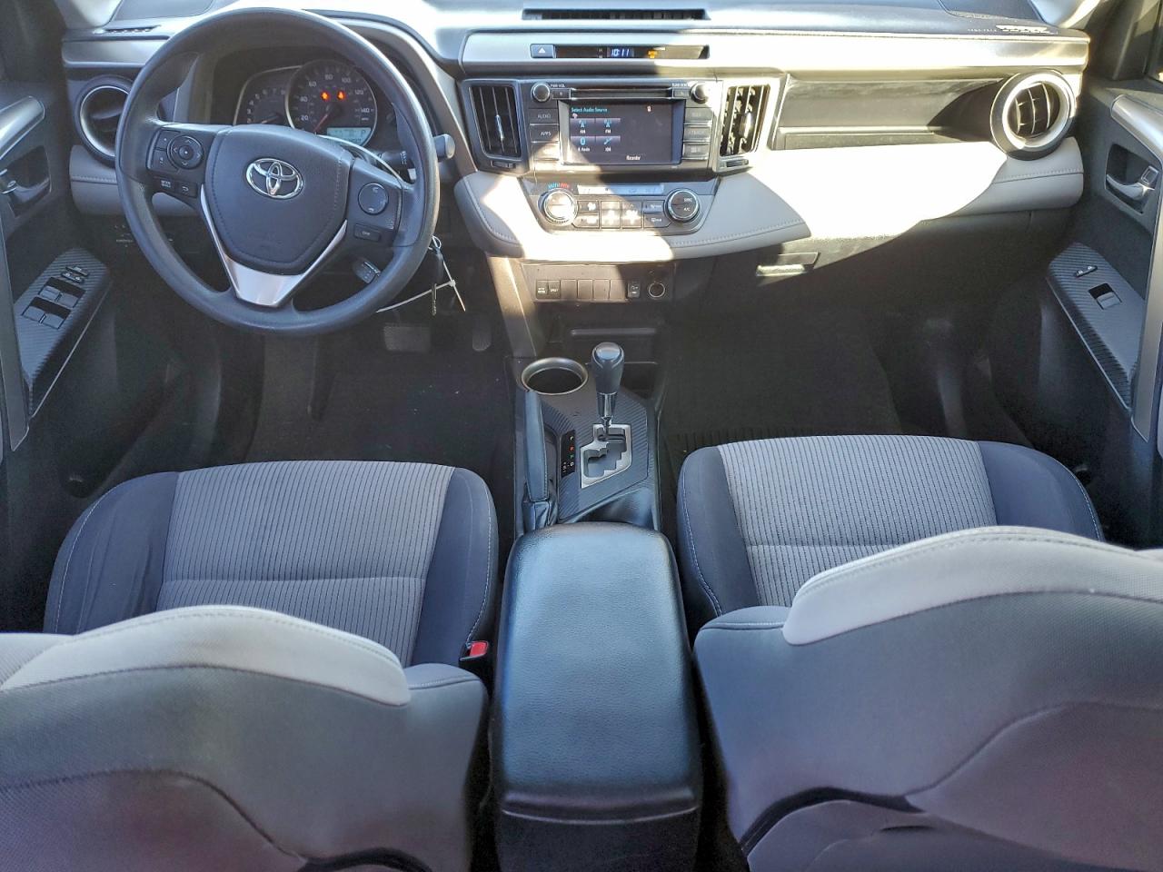 2015 TOYOTA RAV4 XLE photo 8