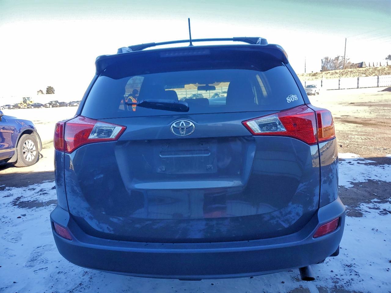2015 TOYOTA RAV4 XLE photo 6