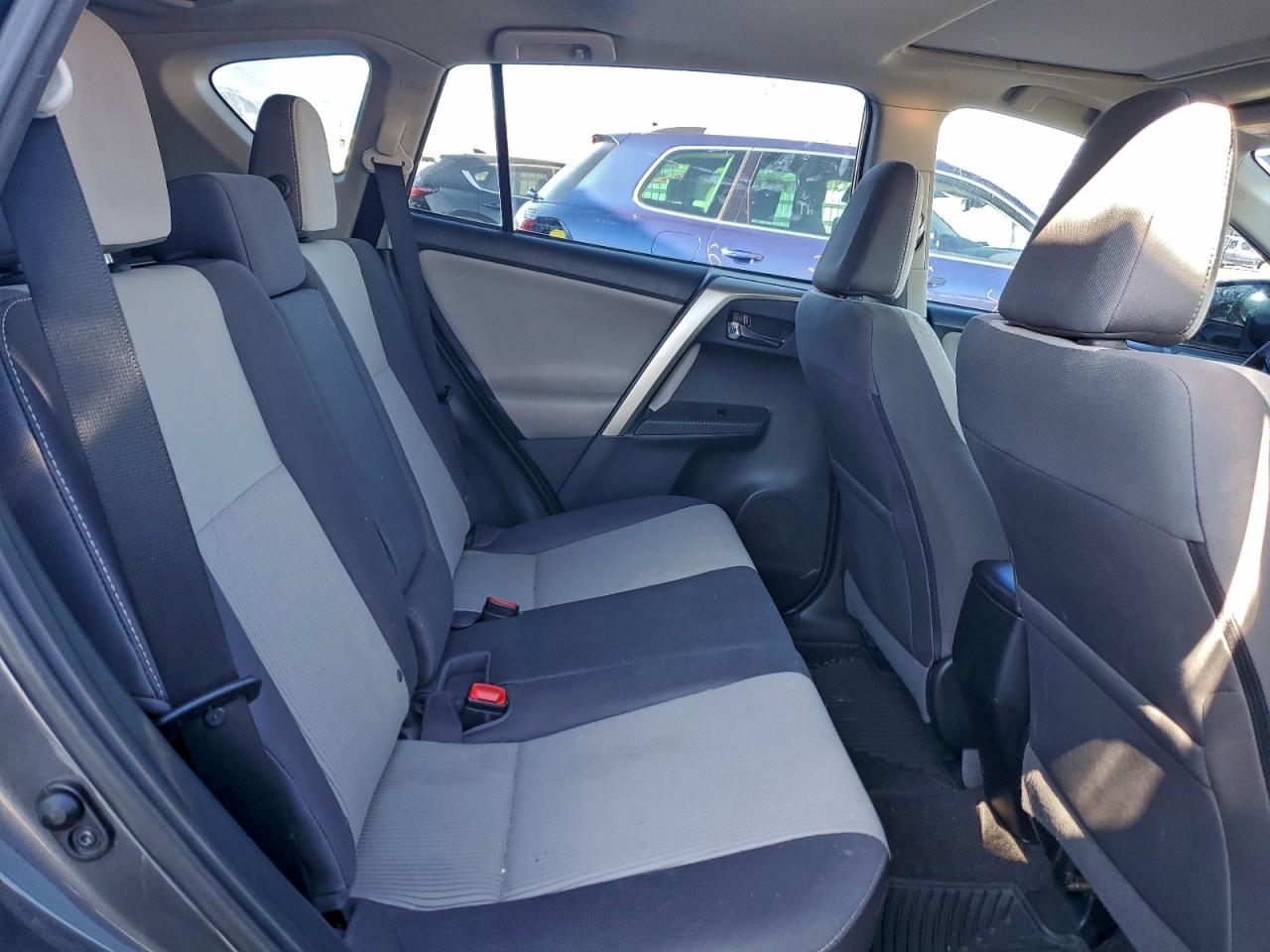 2015 TOYOTA RAV4 XLE photo 10