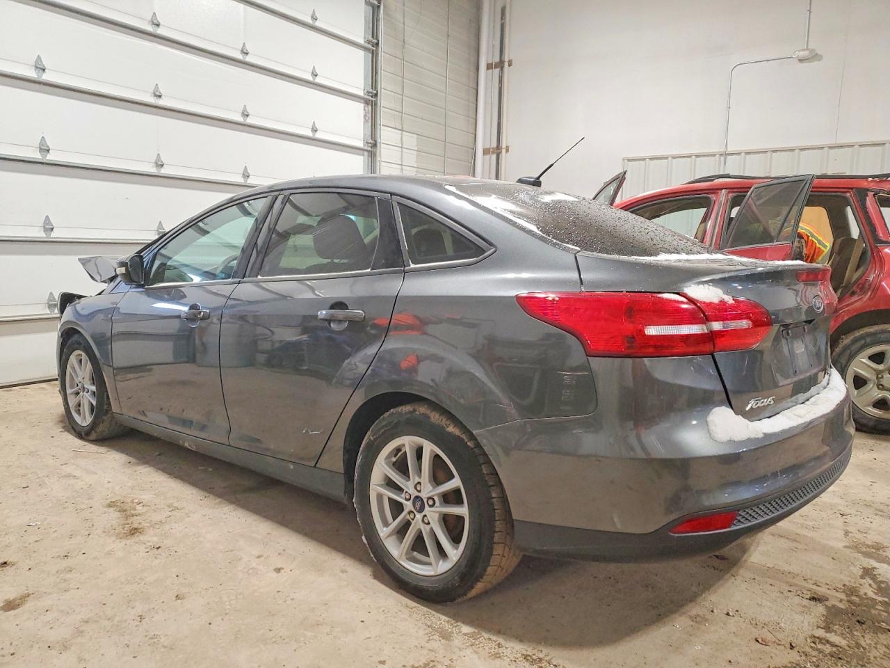 2017 FORD FOCUS SE photo 3